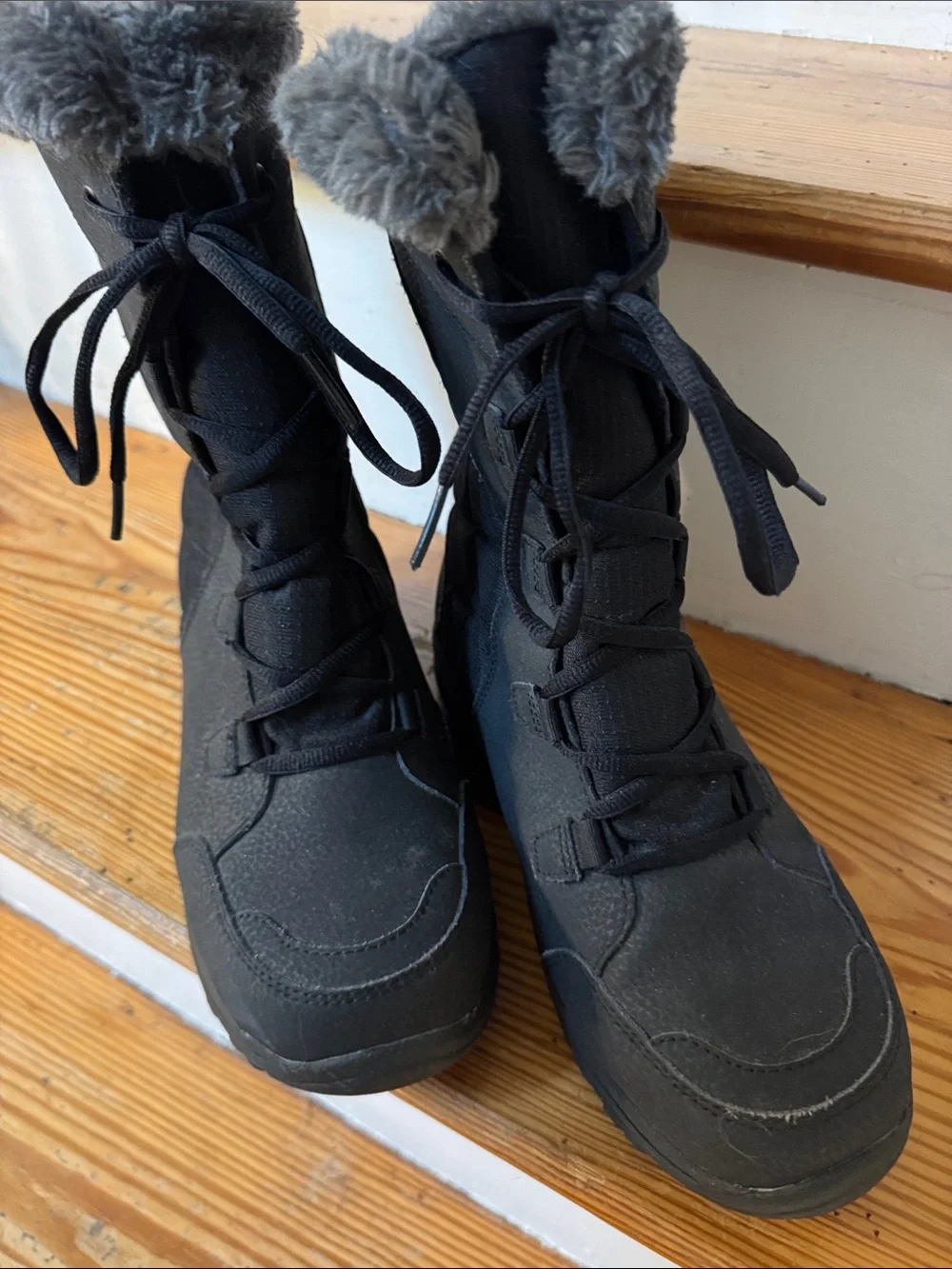 Columbia Women’s Black Faux-Fur Winter Lace-Up snow Boots size 8